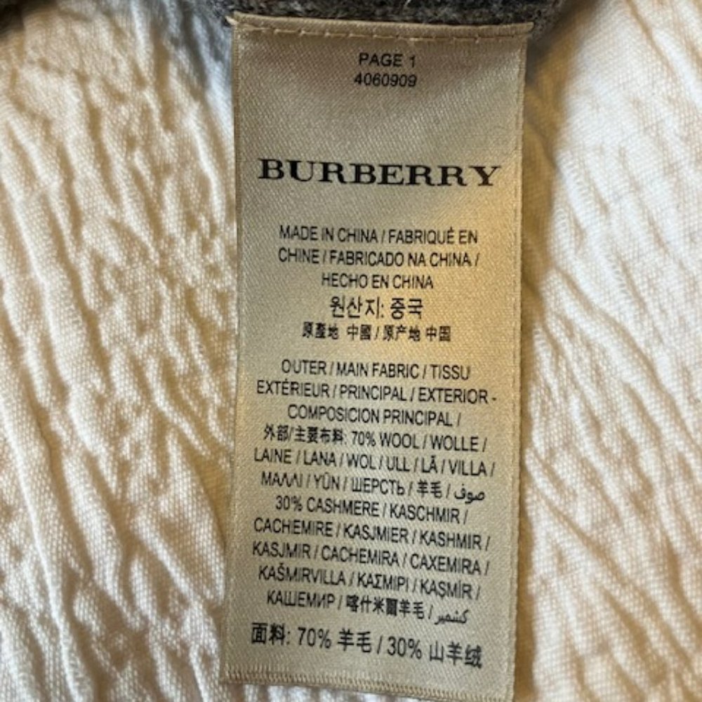 BURBERRY.  CASHMERE.  DRESS. - Picture 14 of 15